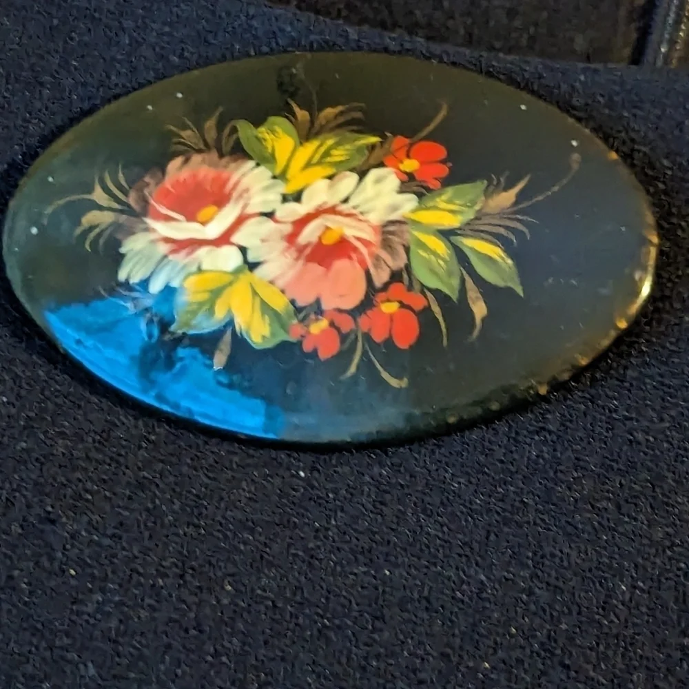 Russian Handpainted Lacquer oval 2.5